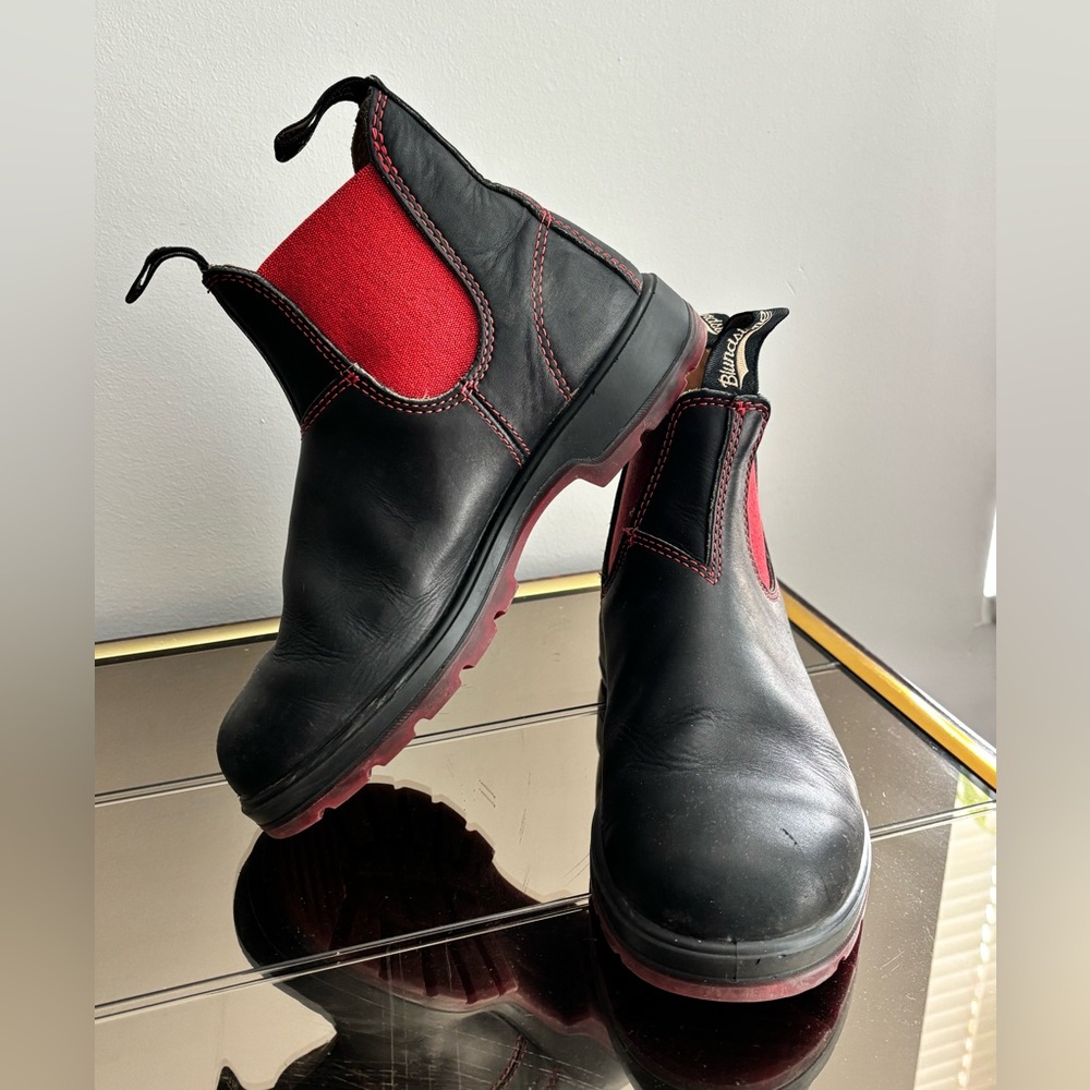 Blundstone Black Leather Chelsea Boots w/ Red Elastic Panel 1316